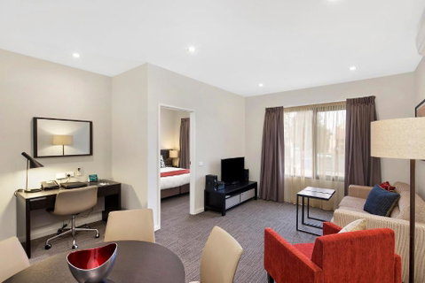 Quest Maitland - Lightning Ridge Tourism 1