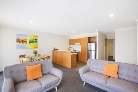 Quest Tamworth - Lightning Ridge Tourism 2