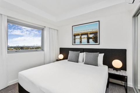 Quest Watergardens - Lightning Ridge Tourism 3