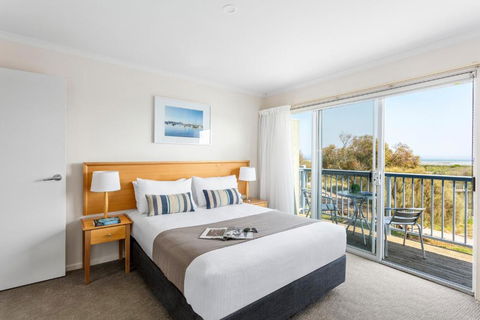 Quest Williamstown North - Lightning Ridge Tourism 1