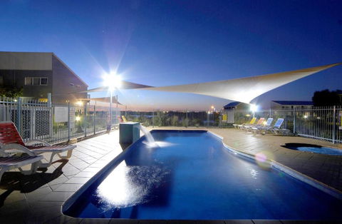 Quest Williamstown North - Lightning Ridge Tourism 0