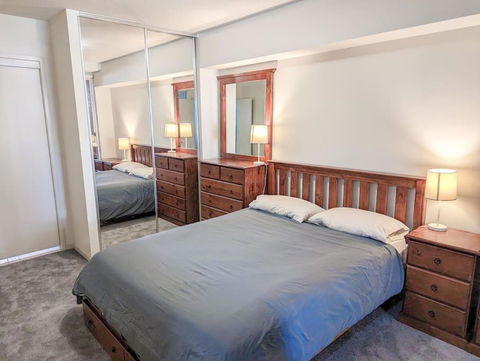 Quiet 1 Bedroom Apartment W Pool And, Walk To QUT - Lightning Ridge Tourism 3