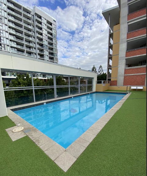 Quiet 1 Bedroom Apartment W Pool And, Walk To QUT - Lightning Ridge Tourism 0