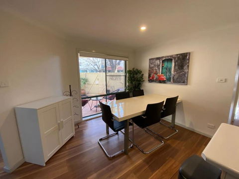 Quiet 2 Bedroom Apt In The Heart Of Old Kingston - Lightning Ridge Tourism 1