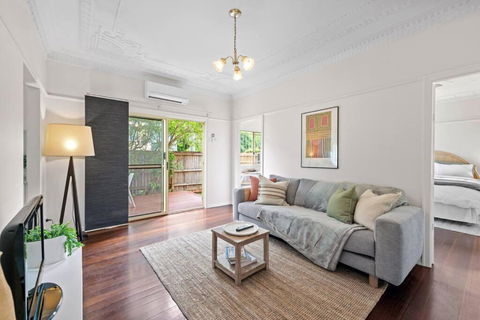 Quiet & Bright Art Deco Apartment By New Farm Park - Lightning Ridge Tourism 0