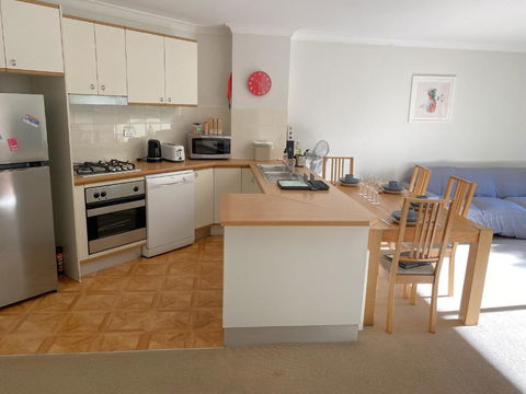 Quiet And Convenient - Lightning Ridge Tourism 3