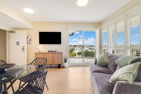 Quiet Apartment In Mantra Salt Beach By UHoliday - 2BR, 1BR And Hotel Room Configurations Available - Lightning Ridge Tourism 2