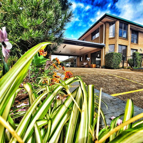 Raceview Motor Inn - Lightning Ridge Tourism 0