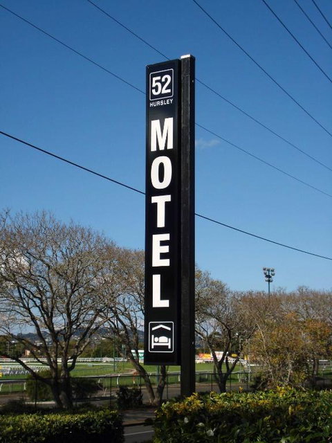Raceview Motor Inn - Lightning Ridge Tourism 1