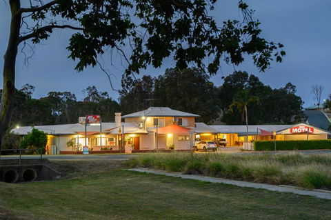 Raintree Motel Biloela - Lightning Ridge Tourism 0