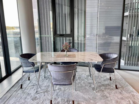 RARE Luxury Waterfront Living - Lightning Ridge Tourism 3