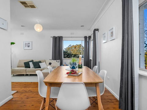 Read Place Retreat - Lightning Ridge Tourism 0