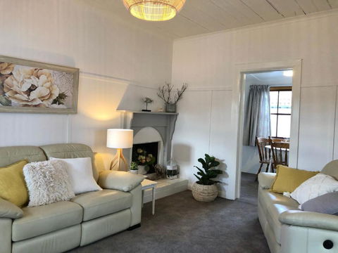 Recreation Cottage - Lightning Ridge Tourism 0