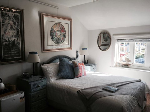 Assemblage Boutique Art B & B - Lightning Ridge Tourism 1