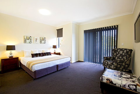 Astina Serviced Apartments - Central - Lightning Ridge Tourism 2