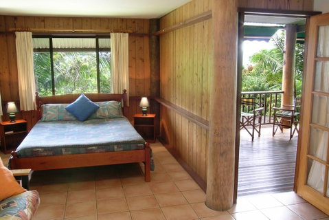 Atherton Blue Gum B&B - Lightning Ridge Tourism 1