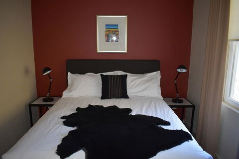 Attunga Alpine Lodge & Apartments - Lightning Ridge Tourism 0