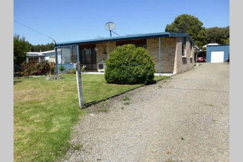 Au-Don Short Stay Accommodation - Lightning Ridge Tourism 0