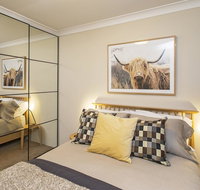 Avalanche 6 - Sophisticated style modern comfort with a central location - Lightning Ridge Tourism