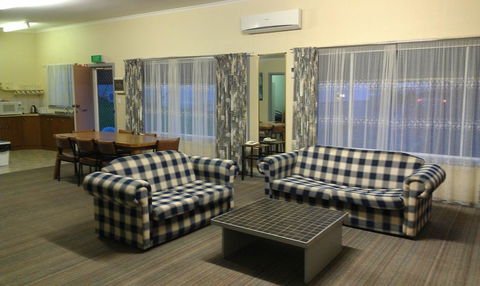 Avalon Motel - Lightning Ridge Tourism 2