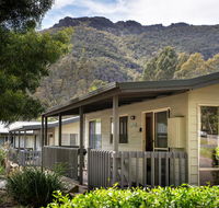 Awonga Cottages - Lightning Ridge Tourism