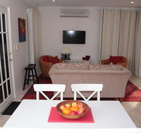 Azalea Villa - Close to the City of Perth - Lightning Ridge Tourism