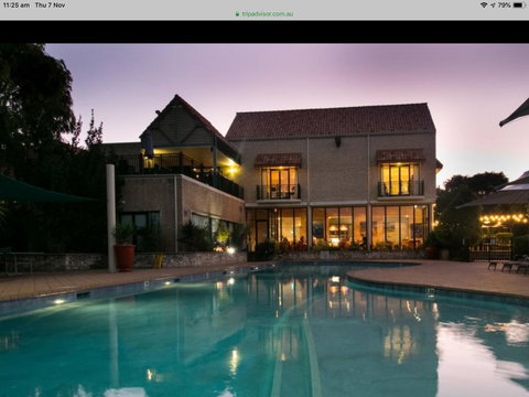 Azure@Ramada - Lightning Ridge Tourism 0