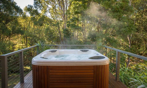 Babbling Brook Retreat - Lightning Ridge Tourism 1
