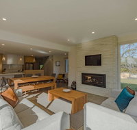 Baileys Beach House - Lightning Ridge Tourism