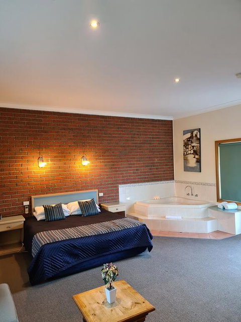 Bairnsdale Tanjil Motor Inn - Lightning Ridge Tourism 1