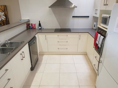 Balcony On Sixth Lodge - Lightning Ridge Tourism 1