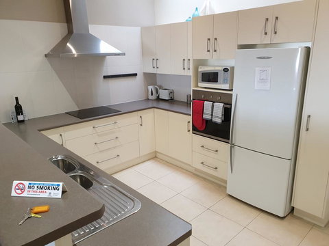 Balcony On Sixth Lodge - Lightning Ridge Tourism 3