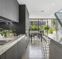 Balmain Bombshell Executive  Family Retreat - Lightning Ridge Tourism