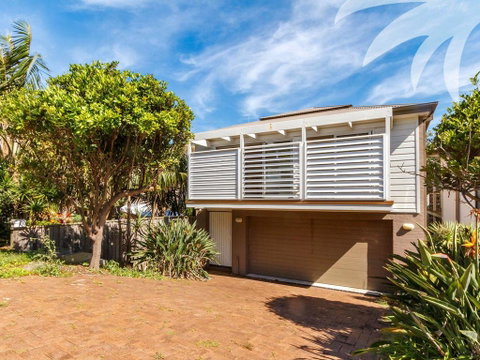 Banksia - Lightning Ridge Tourism 0