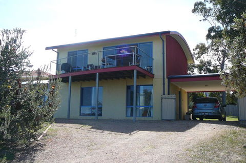 Banksia Waters - Lightning Ridge Tourism 1