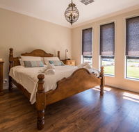 Barossa Family Holiday Home - Lightning Ridge Tourism