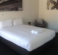 Bass and Flinders Motor Inn - Lightning Ridge Tourism
