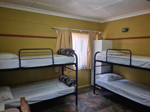 Bateman Bay Holiday Park & Batemans Bay YHA - Lightning Ridge Tourism 2