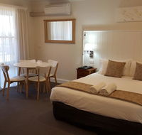 Bathurst Gold Panner - Lightning Ridge Tourism