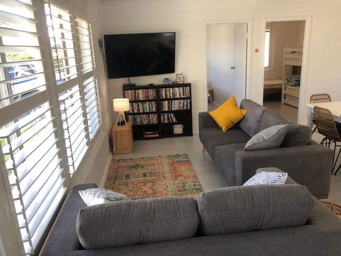 Bay Breeze Cottage - Lightning Ridge Tourism 2