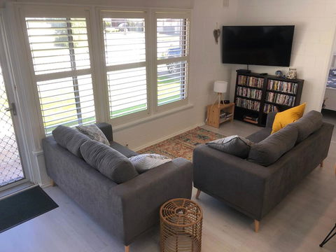 Bay Breeze Cottage - Lightning Ridge Tourism 3