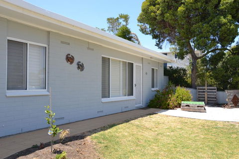 Bay Breeze Cottage - Lightning Ridge Tourism 1