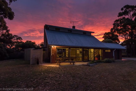 Bay Retreat Port Arthur - Lightning Ridge Tourism 3