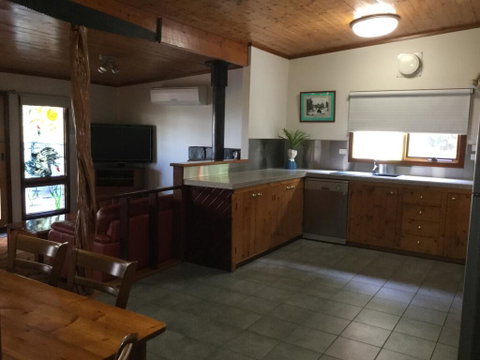 Bayview Boathouse - Lightning Ridge Tourism 3