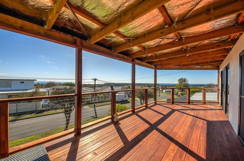 Bayviews - Lightning Ridge Tourism 2