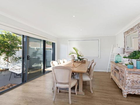 Beach 'Shac' On Parkway - Lightning Ridge Tourism 3