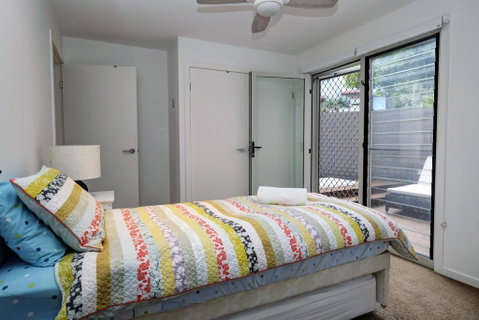 BEACH - BAY - BEE - PET FRIENDLY - Lightning Ridge Tourism 3