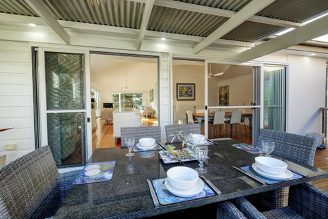 BEACH - BAY - BEE - PET FRIENDLY - Lightning Ridge Tourism 2