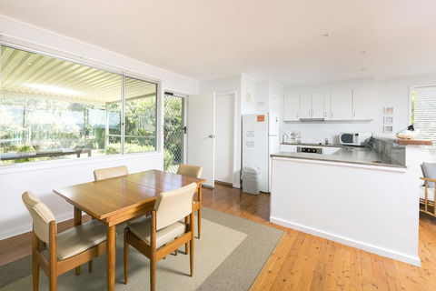 Beach Cottage, Forster - Lightning Ridge Tourism 3