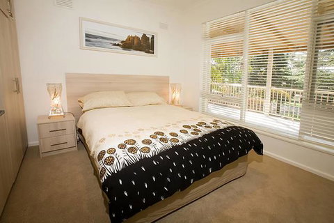 Beach House Apartments - Lightning Ridge Tourism 2